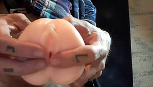 In a spanish solo session, a gay guy strokes his cock and fingers his ass