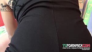 Tattooed lesbians play with dildo in Acapulco