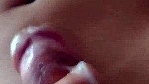 pau grosso rosado seduzindo com toques sensuais, levando a uma masturbação intensa e sexo apaixonado