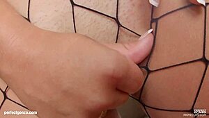 Claudia火辣大奶被猛干！🔥