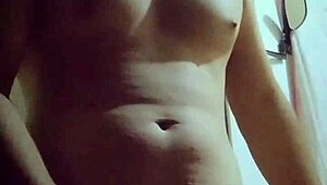 sina malvako me masturbo desnudo al salir de la ducha, feelin sexy and horny after that shower