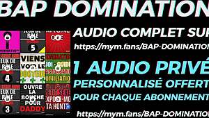 Delivery guy catches client on all fours in French