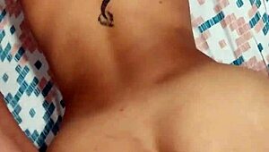 超爱偷窥她洗澡后让她吸鸡巴我舔屁眼