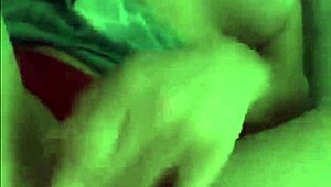 美艳金发夹乳头夹猛逗大奶高潮喷