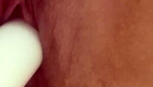 hey, wanna see pussy getting fucked with a dildo and squirting? 😏