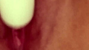 hey, wanna see pussy getting fucked with a dildo and squirting? 😏