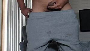 Chalatan客厅里猛撸大屌