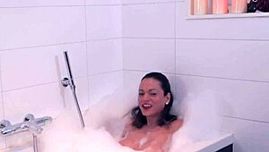 solo shemale tugs hard in steamy bath