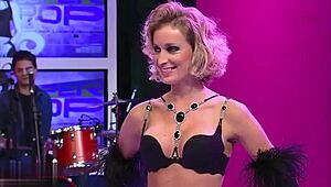 ana wongal struts in natural lingerie show