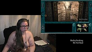 Watch Scarlet's Naked Hand Play!