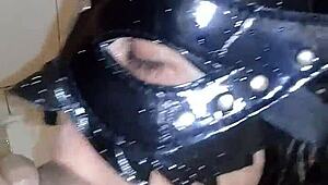 她脸上爆射巨量精液还求更多