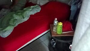 哇，通过监控摄像头偷窥这个曲线玲珑的墨西哥夫妻太疯狂了！Karmico有最佳视角！😏