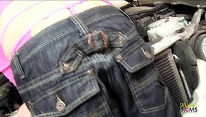 GET SOME EXTRA SERVICE FROM HORNY MECHANICS!