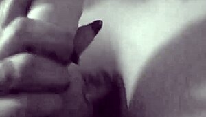 玩弄我湿湿穿孔奶头