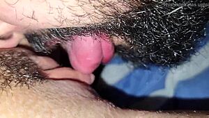 Subrinho attacks tia on bed, touches her pussy until she cums on his finger, then eats her ass without the cuckold knowing, full skin xv red.