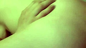 fucking my girlfriend on top, her pussy dripping cum 😏