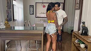 Sarrou A Buceta No Shortinho E Pediu Pica