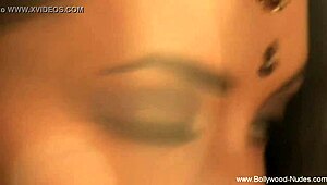 dancing erotic under the indian night to feel the breeze