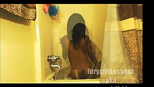 girl squirts in the tub