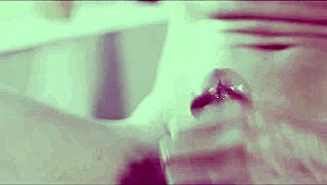 Tuy�n Nguyễn Gay Model In Stockings