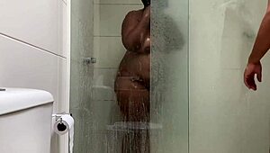 业余妹子淋浴口爆群交射精狂欢