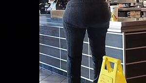 Big juicy black ass bounces enticingly