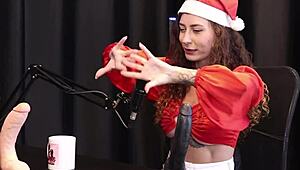 Check out this safada giving a blowjob to the biggest dick at the table, then showing her moves 😈