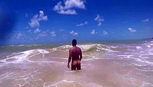 Amateurs Bodybuilder Shakes Ass on Outdoor Beach.