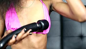 Madison Lee Fox - 加蓬双语岛妹玩具屄玩挑逗