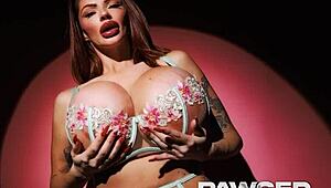 Wow, PAWG pornstar Joslyn James bangs hard in spotlight!