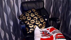 hey, hotfallingdevil's goin' crazy with orgasms using dildos on webcam tonight!