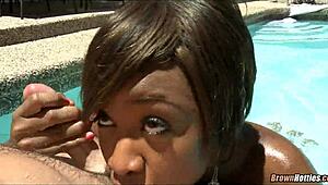 继母和18岁嫩妹猛骑大屌狂摇