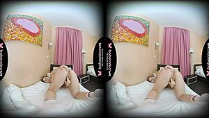 I’m Obsessed with Plump Babe Amalia Davis Masturbating Solo in VR!