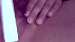 Watch me stuff my vagina with toys!