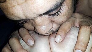 Masajes en sus pecho