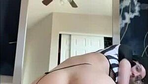 the perfect blonde in a casual setting