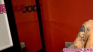 Bathing shemale solo pleasures herself with jerking off 😏