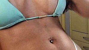 gostosa tarada acordou com vontade de dar o cuzinho e terminou levando gozada na buceta completo no re