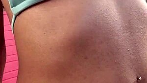 gostosa tarada acordou com vontade de dar o cuzinho e terminou levando gozada na buceta completo no re