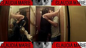 Me Pongo Cachonda Con Mi Novio Al Llegar A Casa Y Termino Comiendole La Polla En La Entrada