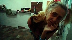 红衣大奶厨娘斯特拉·斯蒂尔秀奶？