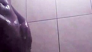 novinho brincando com o pau