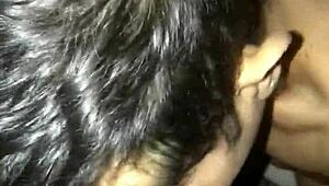 o muleque do meu bairro veio de madrugada na minha garagem cheio de tesao pra me botar pra mamar