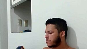 novinho dotado masturbates and cums deliciously 😍