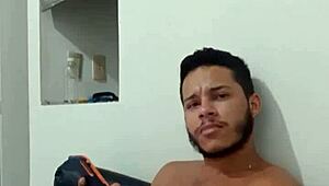 novinho dotado masturbates and cums deliciously 😍