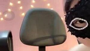 i'm watchin jin xinh bunny live show, full face while talkin