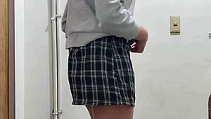 中国人妖户外楼梯手淫公共射精