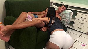 How does this putinha wake her man for a sticky finish?