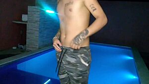 我的大鸡巴硬邦邦翘起