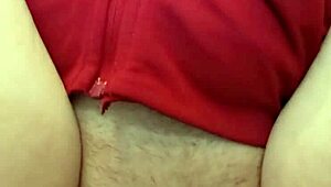 i’m pissing and spreading my pussy wide open for the camera